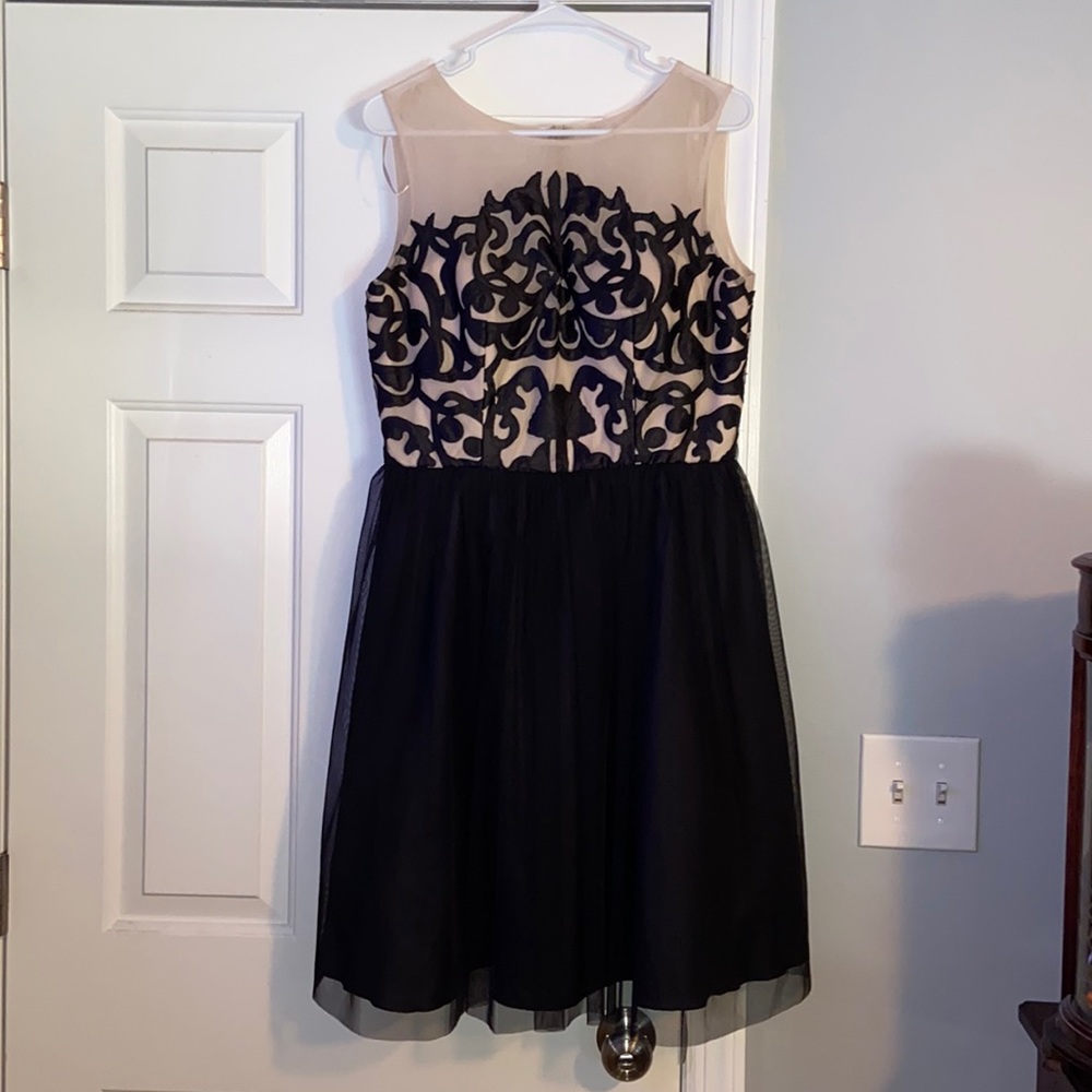 Stunning cream and black prom/wedding dress!